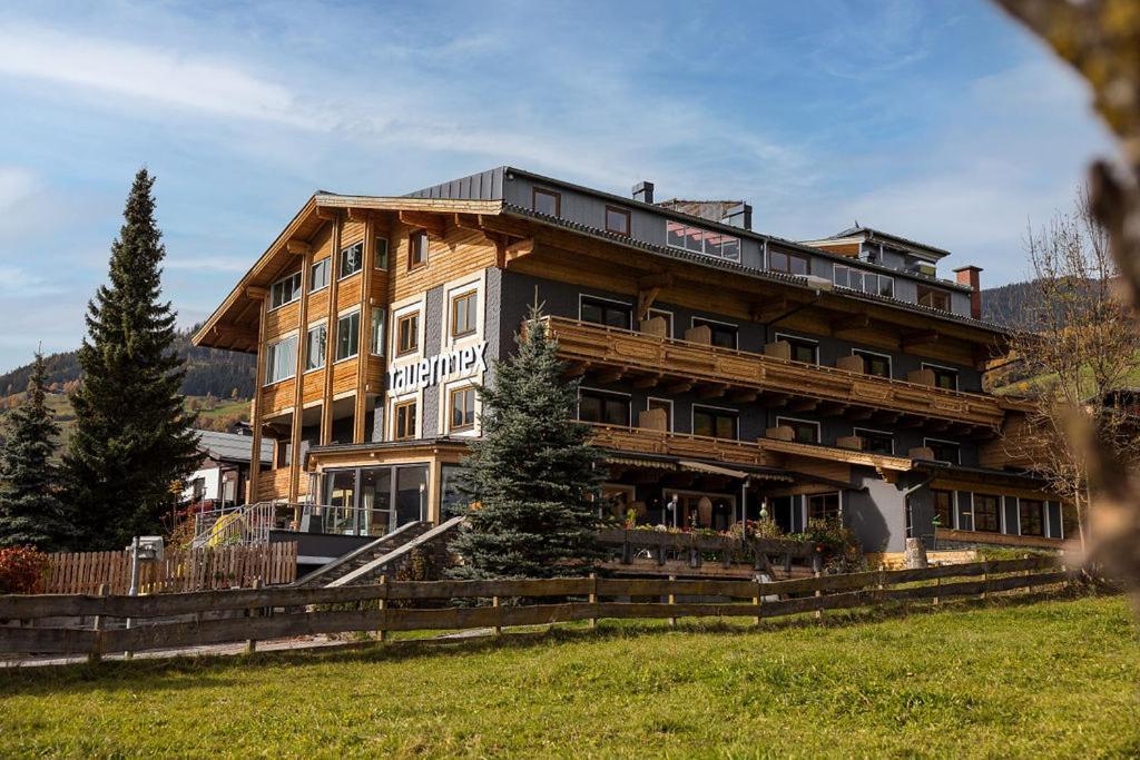 Hotel . Wirtshaus Tauernhex Piesendorf Eksteriør bilde